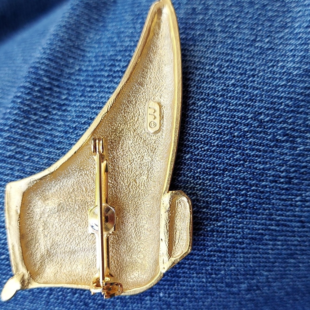 Goldtone vintage shoe shaped marked brooch lot - Picture 2 of 5